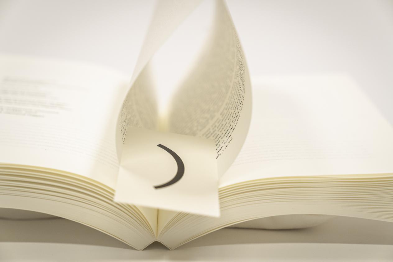 Detailfoto van een bibliofiel boek