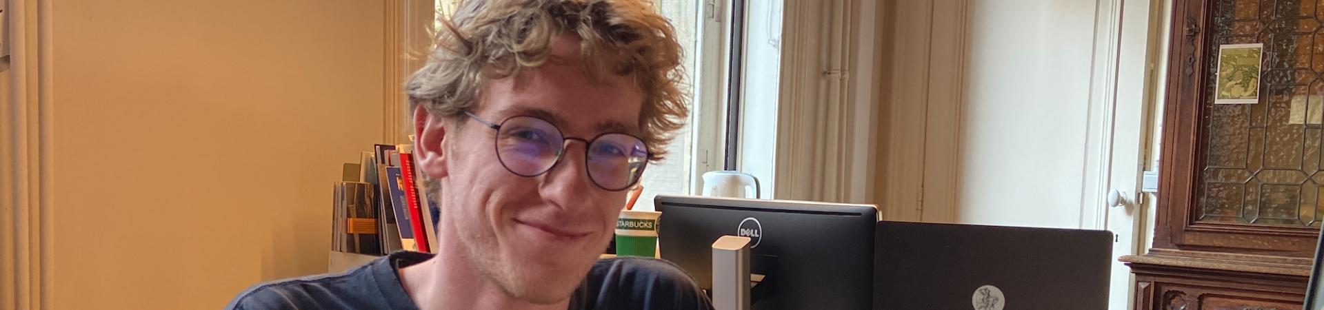 Portretfoto stagiair Casper Van Waesberghe
