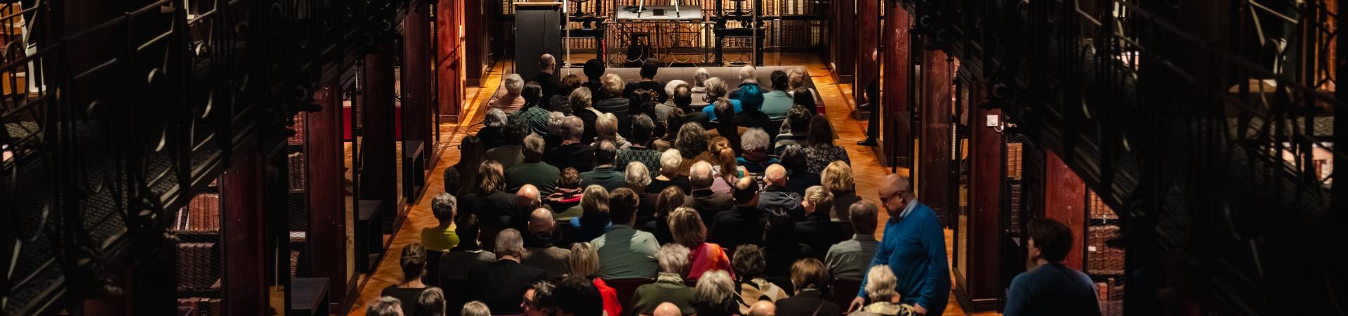 Sfeerbeeld volle zaal Nottebohmlezing Regula Ysewijn