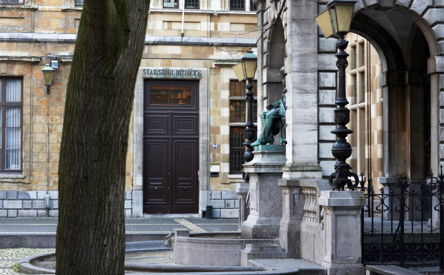 Ingang Erfgoedbibliotheek Hendrik Conscienceplein 4